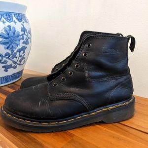 Made in England 6 holes leather Dr. Martens size 38 (81/2)